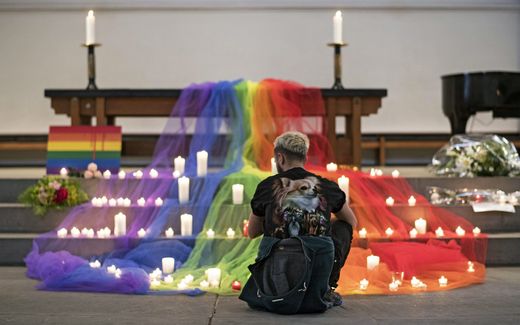 A Swiss LGBT activists places a candle during a vigil for the victims of a mass shooting in Orlando, USA on 12 June, at a church in Zurich, Switzerland, 13 June 2016. Photo EPA, Ennio Leanza