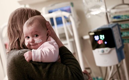 A mother holds her baby at the pediatric intensive care. As children are dependent on their mother, so adults should be dependent on God, columnist Anna argues. Photo EPA, Filip Singer 