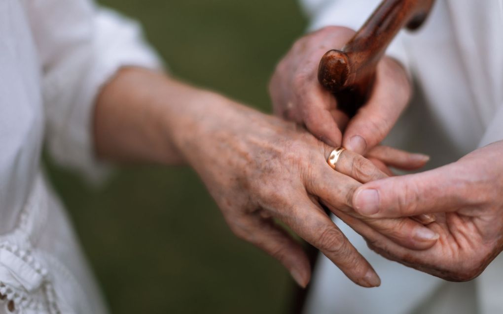 Divorce rate spikes among older couples  