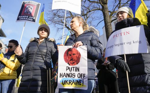 Demonstrators gather in support of Ukraine in front of the Russian embassy in Oslo, Norway. Photo AFP, Heiko Junge