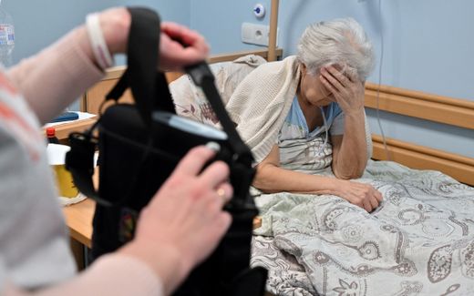 Patient in a hospice unit. Photo AFP, Sergei Supinsky

