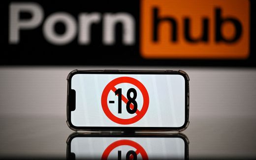 Minors have been able to access pornography too easily. Therefore, the French government wants to take measures. Photo AFP, Lionel Bonaventure
