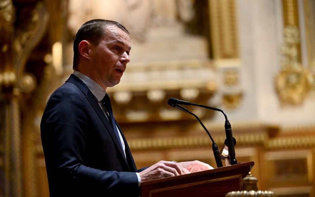 French Minister supports surrogacy  