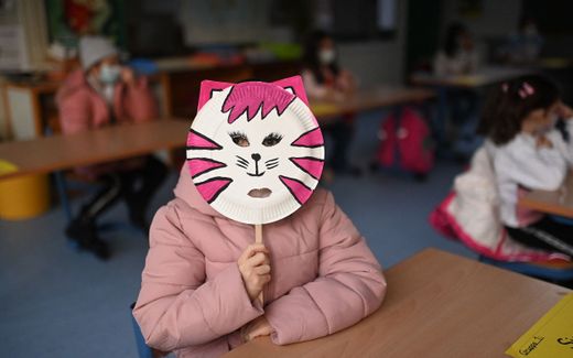 A student holds a mask in front of her face in her classroom at the Petri primary school in Dortmund, western Germany. Photo AFP, Ina Fassbender