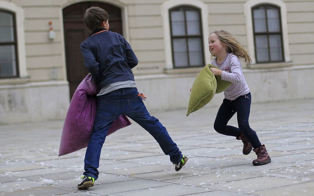 Concerning Kids – How to keep your patience in the middle of a pillow fight 