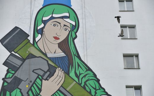 Painting of Saint Mary with a grenade on an apartment building in Kyiv, Ukraine. Photo EPA, Oleg Petrasyuk 