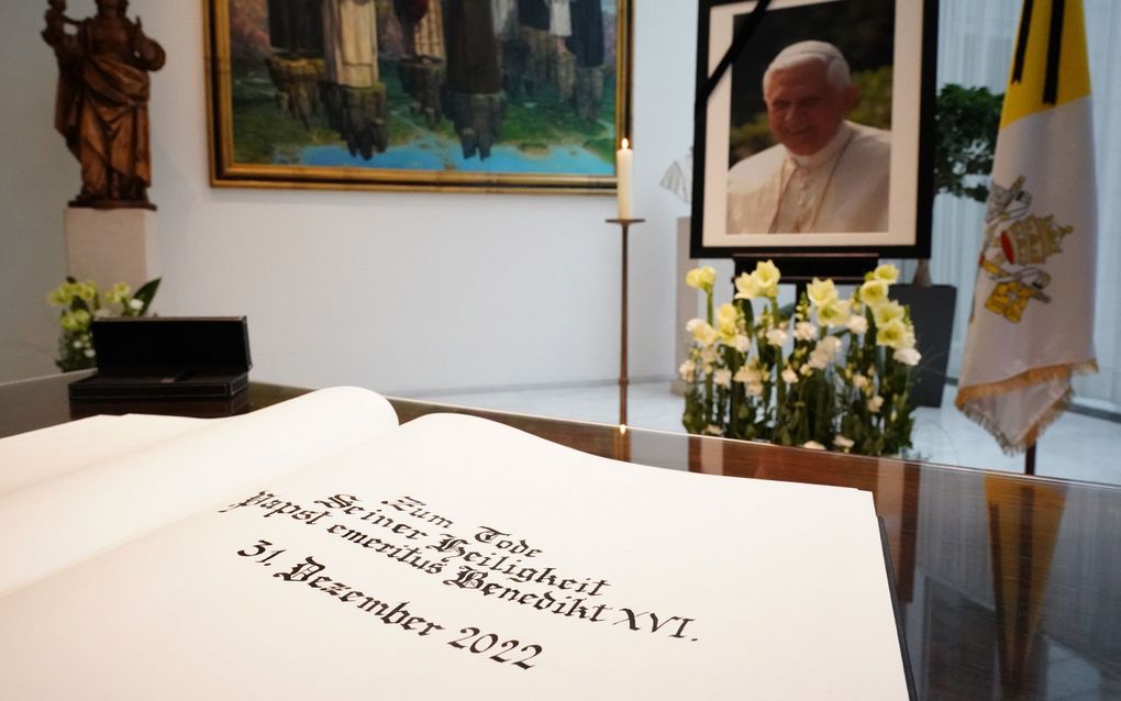 Late Pope Benedict leaves personal testament  