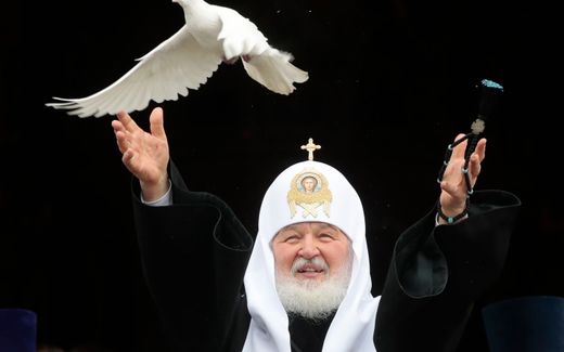 To help peace, Patriarch Kirill released a dove in April 2020. As all other churches, the Russian Orthodox Church says that it wants peace between Russia and Ukraine. Photo EPA, Sergei Chirikov