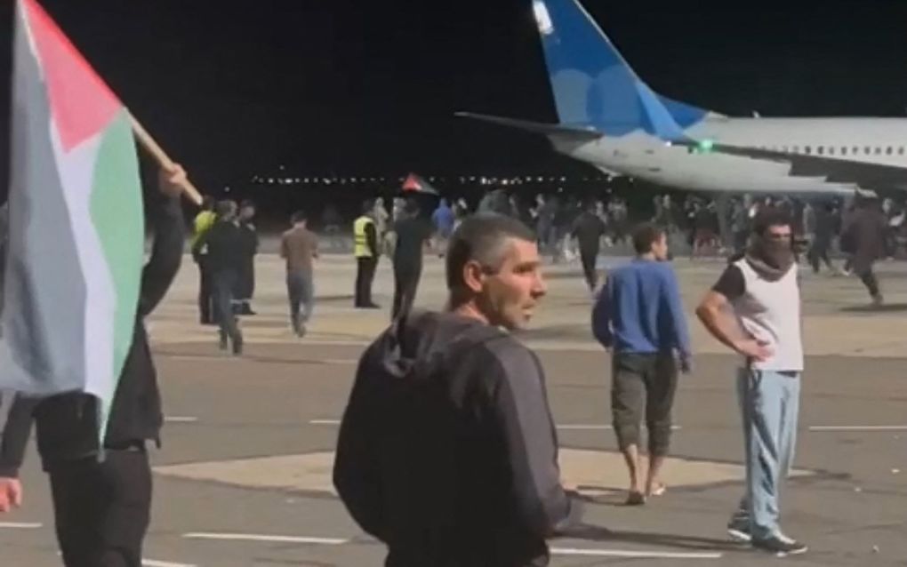Anti-Jewish mob storms airport in Russian region of Dagestan 