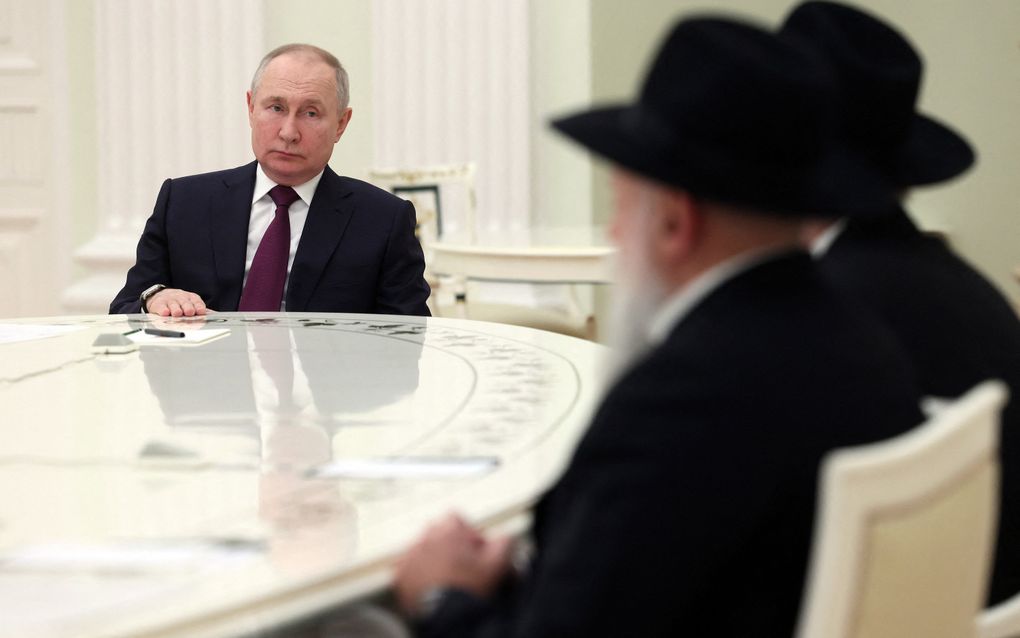 Former Russian chief rabbi concerned about Jewish minority in Russia  