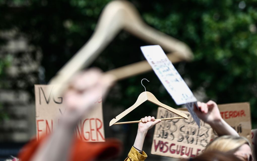 "Enshrining abortion in the French constitution brings Europe to the brink of collapse" 