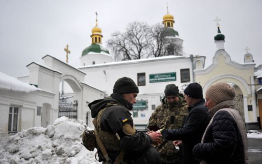 Ukraine's Security Service (SBU) servicemen check documents of visitors to Kyiv Pechersk Lavra monastery in Kyiv. Photo AFP, Sergei Chuzavkov