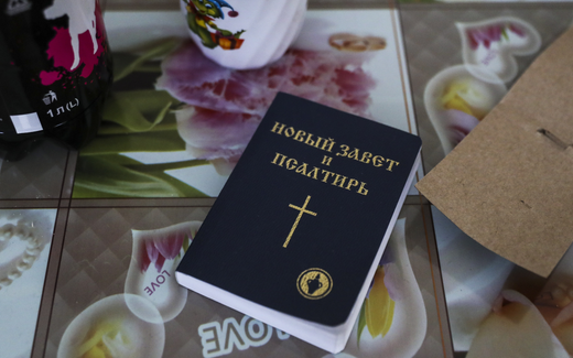 A Ukrainian Bible in a refugee shelter near Lviv. Photo EPA, Miguel A. Lopes