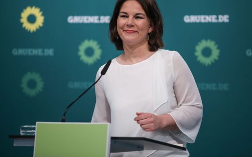 Green's leader Annalena Baerbock has to do with allegations of plagiarism in her new book. Photo EPA, Andreas Gora