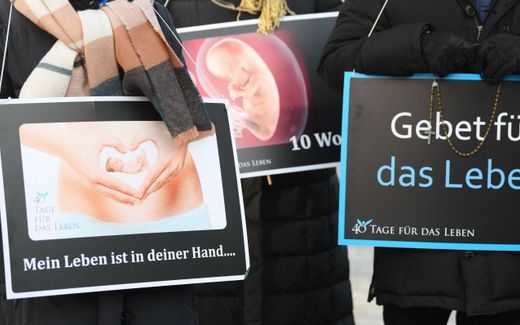 Abortion opponents hold placards reading" My life is in your hands.." and "Prayer for life" in front of the counseling center of Pro Familia in Frankfurt. Photo AFP, Arne Dedert