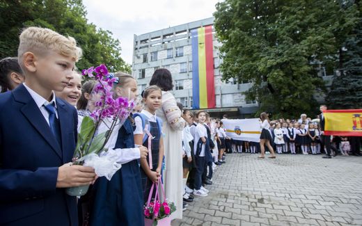 Pupils in line during the opening ceremony of scholar year at theoretic lyceum named after Moldovan writer Gheorghe Asachi in Chisinau, Moldova. Photo EPA, Dumitru Doru