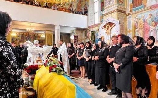 The Ukrainian Orthodox Church (UOC) is on the side of the patriots. But still, the church is seen as pro-Russian and should therefore be forbidden, according to many Ukrainian city councils. Photo news.church.ua