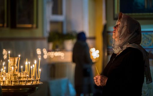 A woman prays during the Orthodox Easter celebrations at the Armenian Cemetery church in Chisinau, Moldova, 28 April 2019. Photo EPA, Dumitru Doru