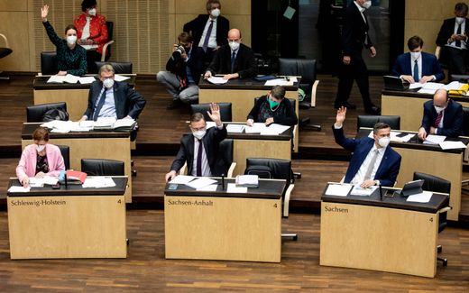 Members of the German Bundesrat during a voting session in May. photo EPA, Filip Singer