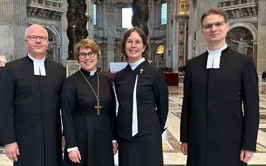 The official dress for male and female priests in the Finnish church differs. From now on, there comes more freedom for priests to wear the same garments. Photo EVL; Evangelical Lutheran Church in Finland