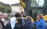 Nuns trying to remove activists from an excavator. Photo YouTube, Famille Missionnaire de Notre Dame