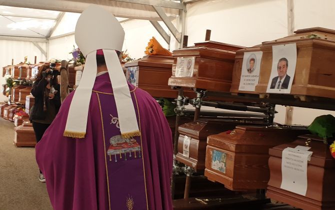 Coffins remain unburied in Palermo