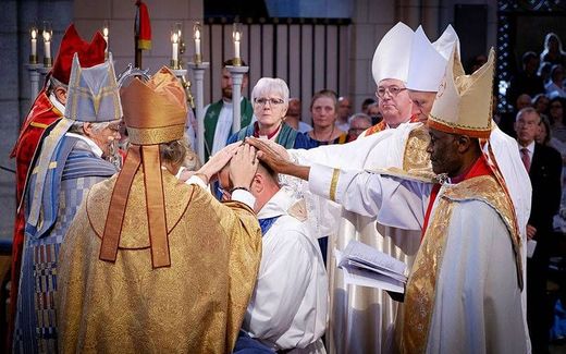 Petersson (centre) consecrated as a bishop in 2018. Photo Svenska kyrka, Magnus Aronson