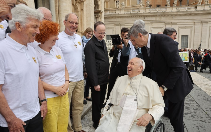 Abuse victims cycle across the Alps to meet the Pope 