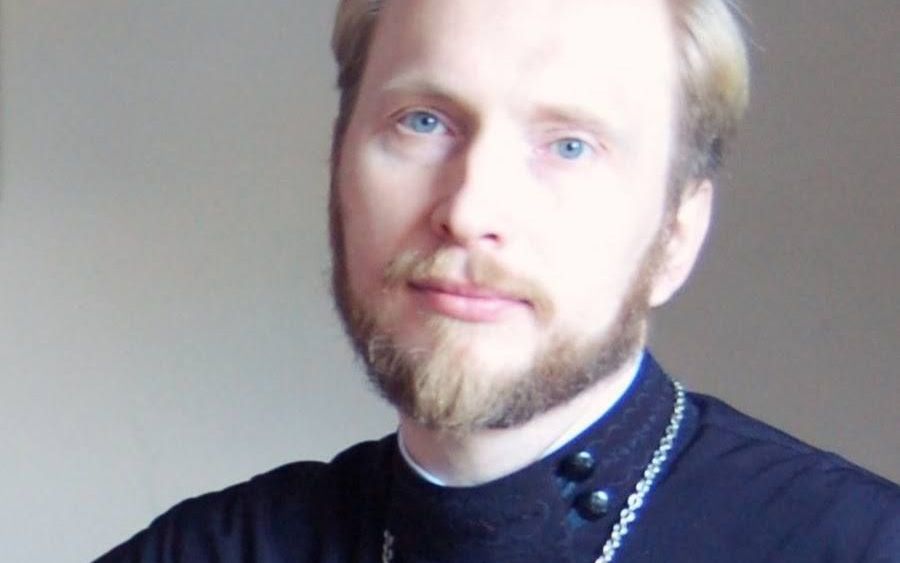 Russian priest santioned for praying for peace 