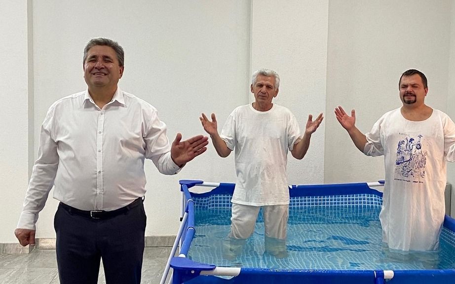 Baptisms and church attendance on the rise in Ukraine 
