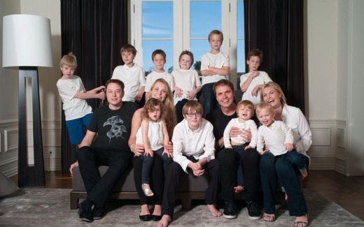 Elon Musk with his family. Photo Facebook, Colleen Mcknight